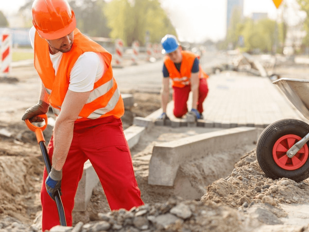 Les tensions invisibles qui ralentissent un chantier : les facteurs humains