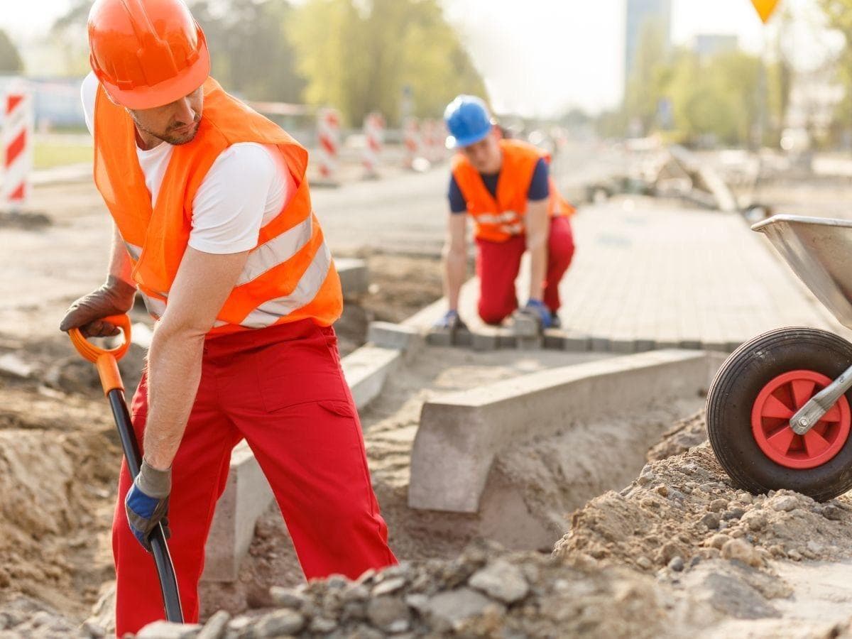 Les tensions invisibles qui ralentissent un chantier : les facteurs humains