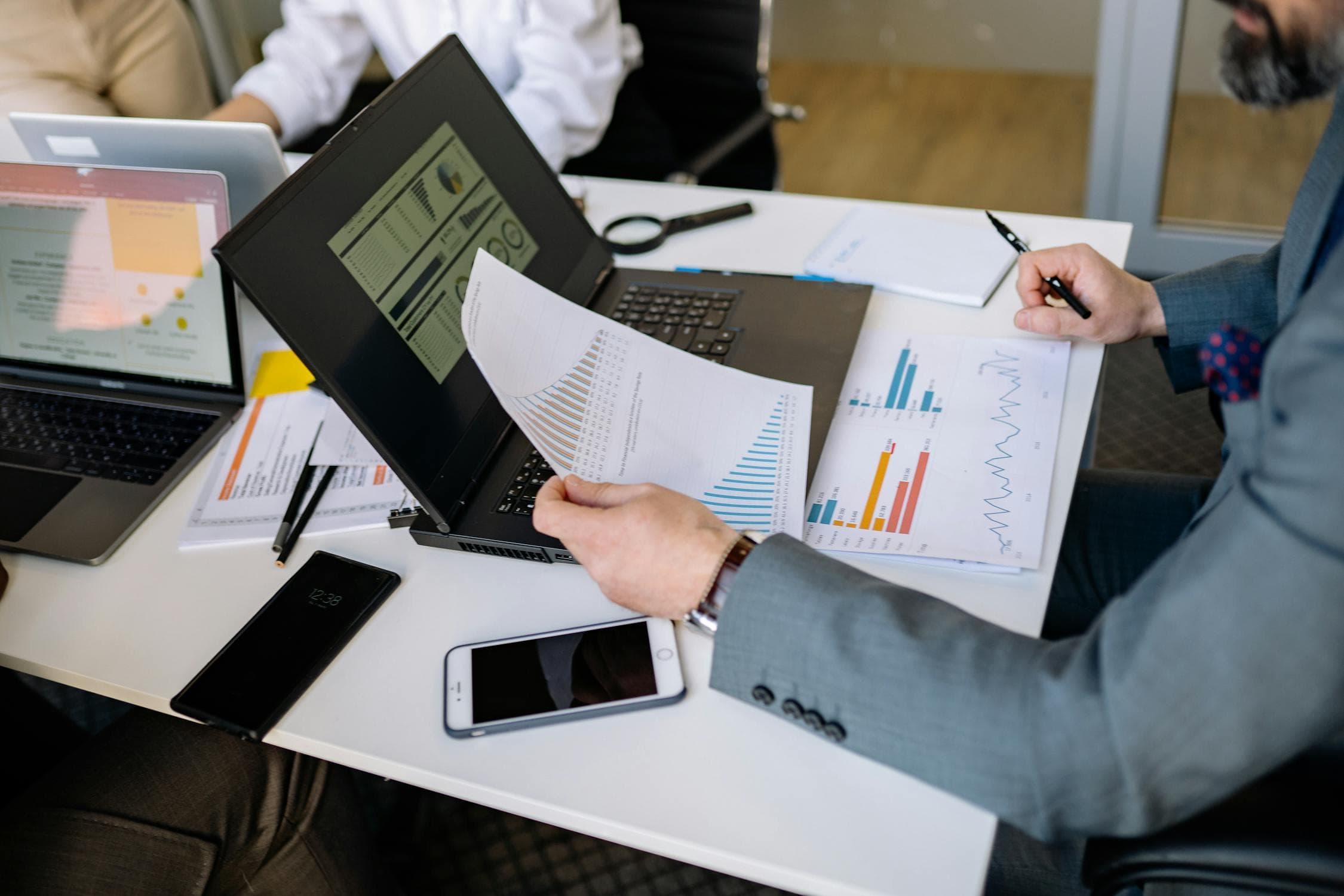 Gérer les impayés sans conflit dans le BTP : Guide complet pour artisans, TPE et PME